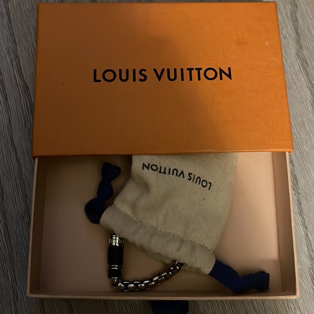 Genuine LV bracket 7.5 inches unisex never used. - Picture 5 of 11